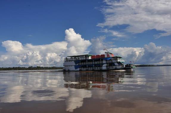 Tranporte de passageiros no rio Solimões, na região de Tefé, no Amazonas